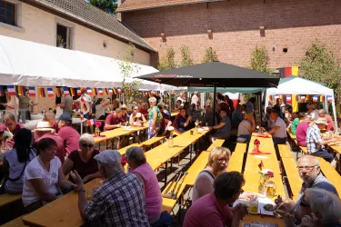 gesellges Beisammensein (© Tobias Herr, Weitersweiler)