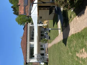 Garten mit Sauna und Aussenansicht