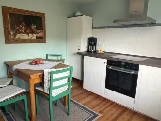 Teil der Küche mit Essecke