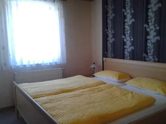 Schlafzimmer Bett 200 x 180