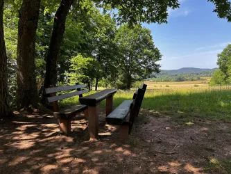 Bank am Wanderparkplatz Weißensteiner Hof