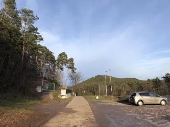 Wanderparkplatz Hexenplätzel Busenberg (© Adrian Stilgenbauer)