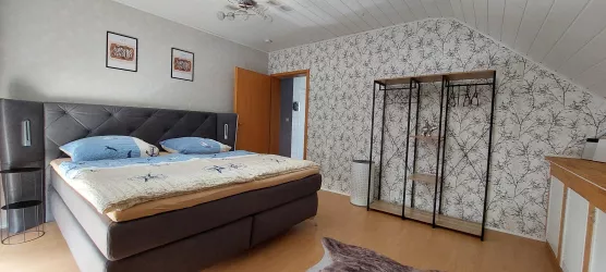 Schlafzimmer 1