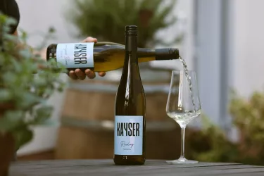 Weinflaschen (© Weingut Kayser)