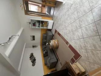 Wohnzimmer mit Couch