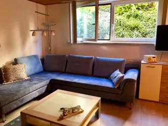 Wohnbereich mit Schlafcouch (© Wolfgang Bayer)