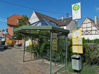 Bushaltestelle (© Büro für Tourismus Maikammer)