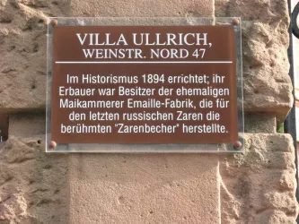 Hinweisschild Villa Ullrich (© Büro für Tourismus Maikammer)