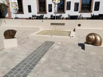 Cittaslow-Brunnen (© Büro für Tourismus Maikammer)