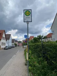 Bushaltestelle (© Büro für Tourismus Maikammer)