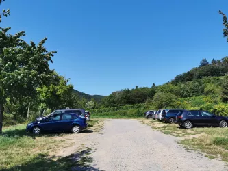 Oberer Wanderparkplatz Kalmithöhenstraße (© Büro für Tourismus Maikammer)