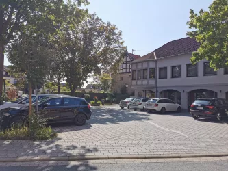 Parkplatz Katholische Kirche (© Büro für Tourismus Maikammer)