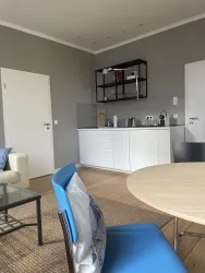 Die Wohnung bietet ausreichend Platz für zwei Personen, die Wert auf modernes Design und ausgesuchtes Mobiliar legen.