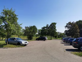 Parkplatz Alsterweiler (© Büro für Tourismus Maikammer)