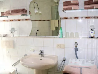 Badezimmer (© Helga Kroszewski)