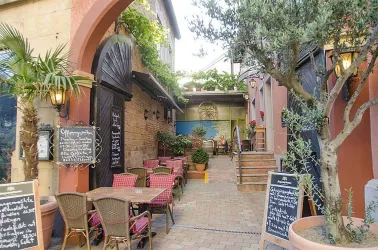 toskanisch anmutender Innenhof (© Valentina Mirabile)