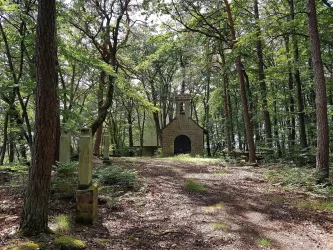 Kreuzweg, Kapelle Heilig Kreuz und Sitzgruppe