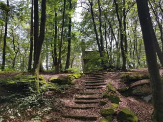 Stufen hoch zur Kapelle