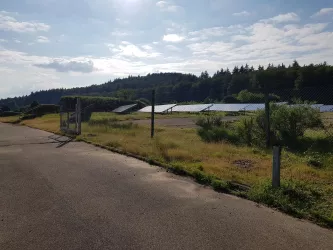 Blick auf einen Teil des Solarparks Clausen