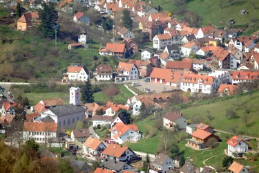 Ortsansicht mit Kirche (© Verein SÜW Annweiler, Axel Brachat)