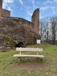 Ruhebank unterhalb Ramburg (© Heiko Pabst)