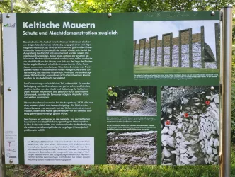Infotafel Keltenmauer (© Donnersberg-Touristik-Verband e.V.)