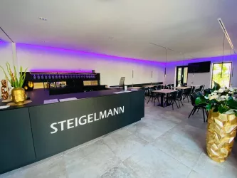 Altes Weingut Stegelmann_Vinothek (© Familie Steigelmann)