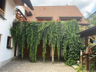 Blick vom Hof auf das Hinterhaus.