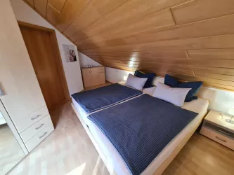 Schlafzimmer 1