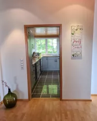 Blick vom Esszimmer zur Küche