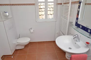 Bad mit Dusche / WC
