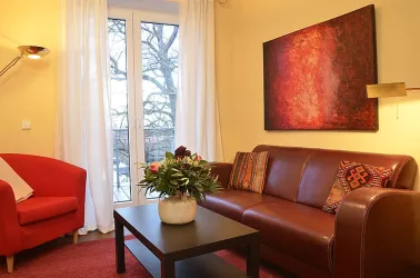 Kastanienbusch_Wohnzimmer mit Balkon