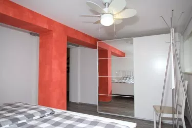 1. Stock: Schlafzimmer