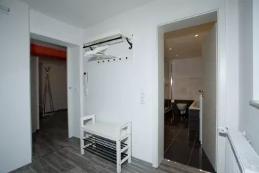 1. Stock: Garderobe