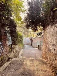 Die Haardter Treppe befindet sich einen 5- minütigen Fußweg von der Ferienwohnung entfernt.
