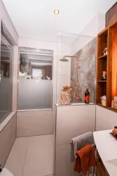 Dusche und alles , was dazu gehört.....