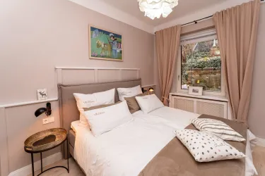 Schlafzimmer 1 - zur Gartenseite