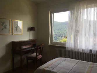 Schlafzimmer mit Sekretär