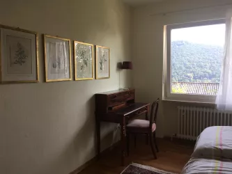 Schlafzimmer mit Schreibplatz