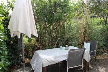 Gartenmöbel auf Terrasse