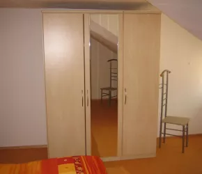 Kleiderschrank