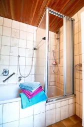 Badezimmer Dusche (© Silvia Adam-Gürkan)