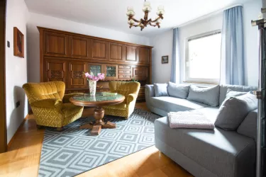Etage 2 Wohnzimmer vor Schlafzimmer (© Silvia Adam-Gürkan)