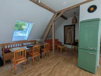 Wohnraum mit Esstisch