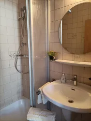 Das Bad im Einzelzimmer