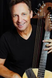 Traveler on Guitar © Christian Debus (© Christian Debus)