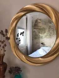 Spiegel im Schlafzimmer