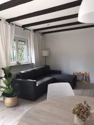 Wohn-/Schlafzimmer (Schlafcouch ausziehbar)