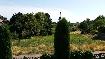 Blick aus Küchentür, mit bodentiefer Türverglasung