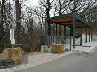 Bushaltestelle Schloss (© TKS GmbH)